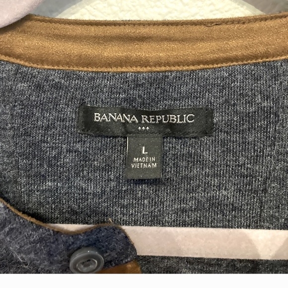 Men’s Banana Republic Sweater - Picture 2 of 3